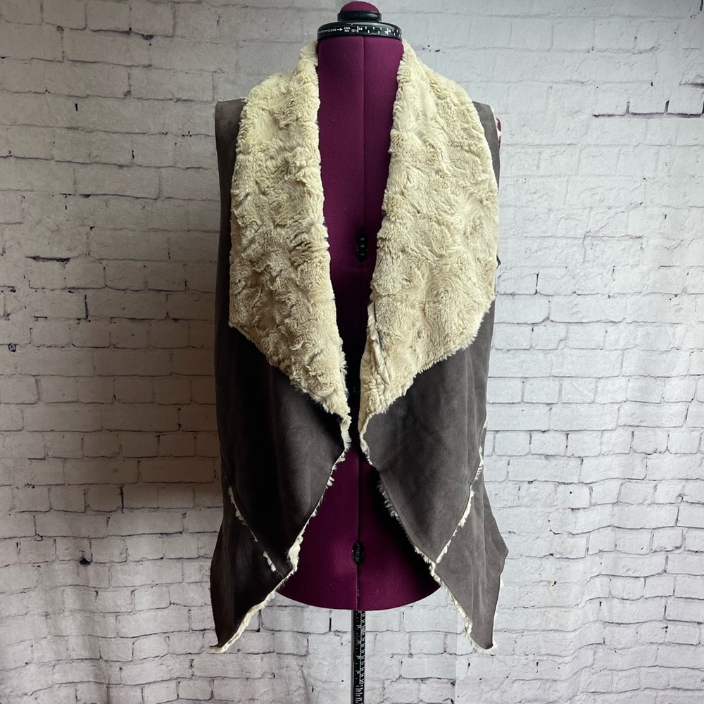 One the land size medium faux suede and fur vest